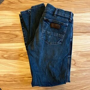 Men’s Wrangler retro slim straight jeans. Size 32x32.
